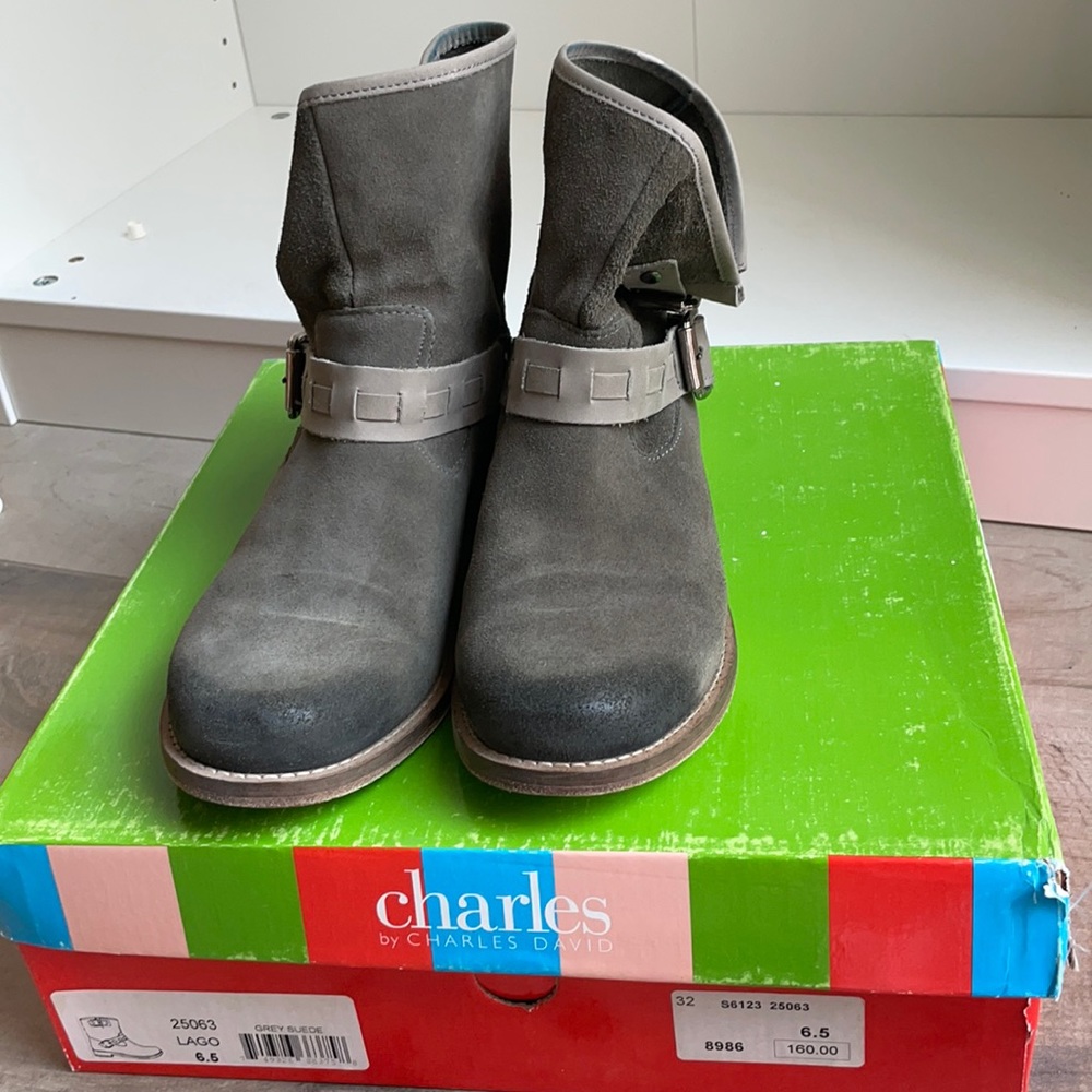 Charles David Lago bootie size 6.5 grey suede